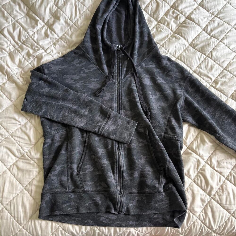 Fabletics Men's Black and Grey Hoodie